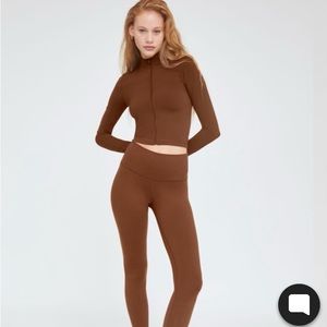 NWT Aritzia / Tna Chill High Rise Cropped Leggings - S